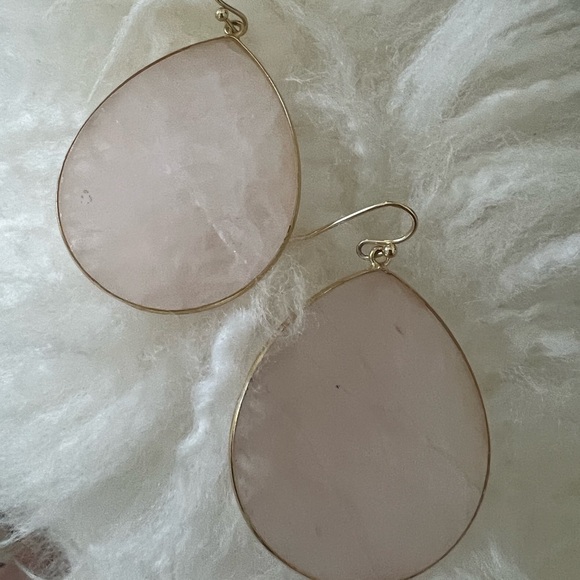 Light pink translucent stone earrings - Picture 3 of 4